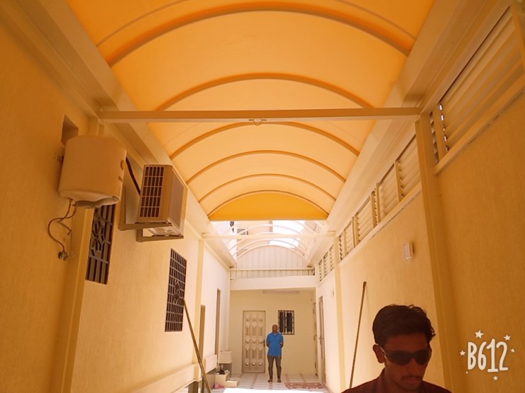 مظلات وسواتر مداخل